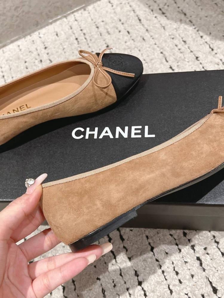 حذاء فلات شانيل Chanel cashmere ballet flats
