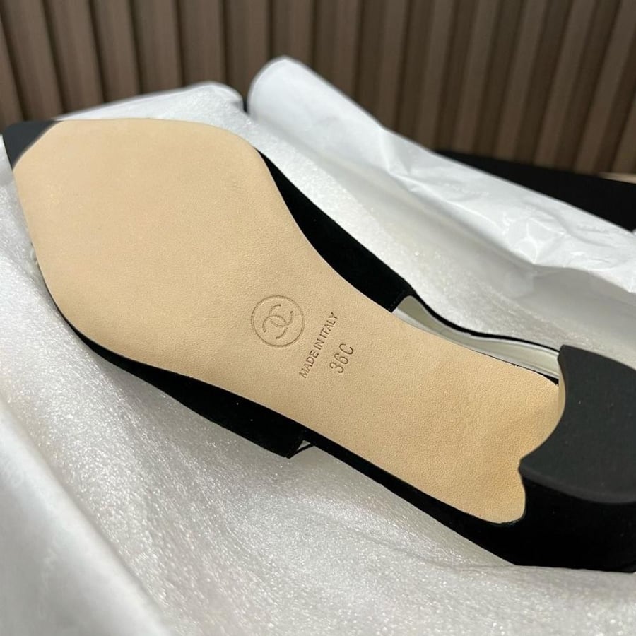 حذاء Chanel suede low heels