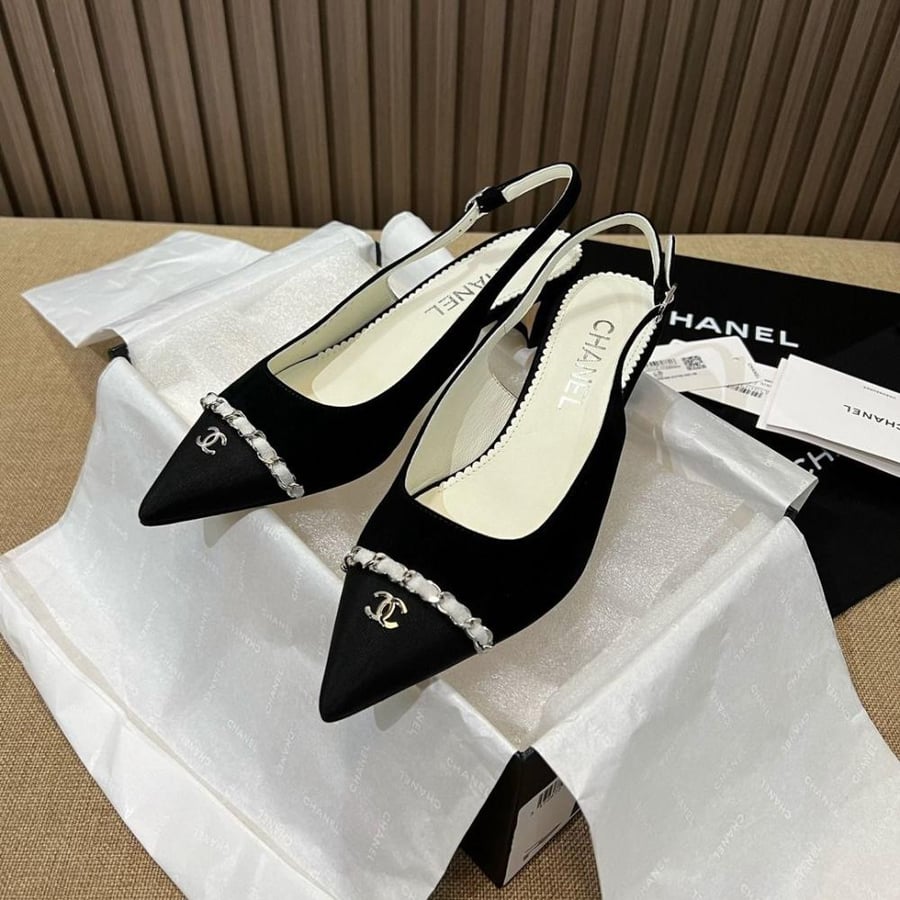 حذاء Chanel suede low heels