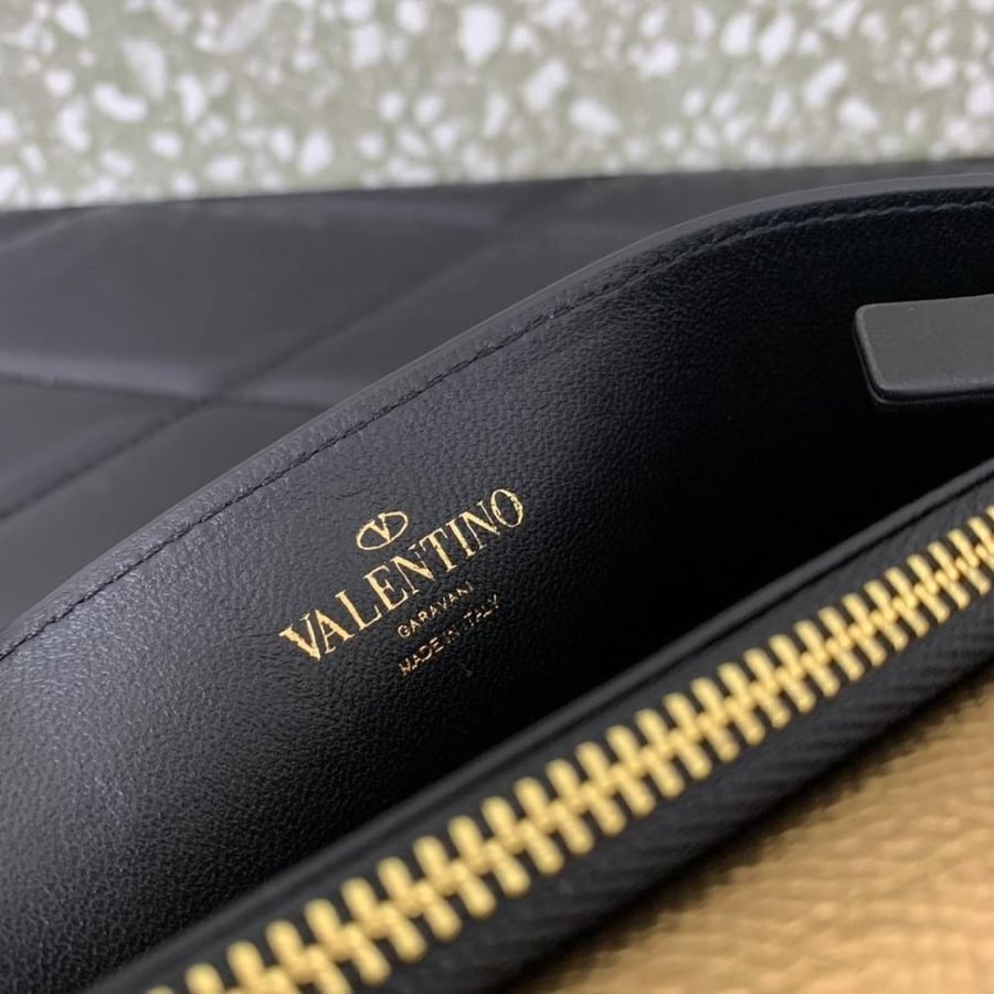 شنطه Valentino