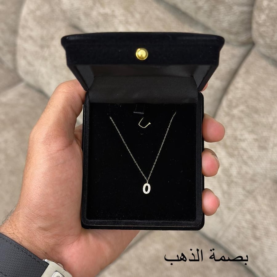 بوكيه ورد فاخر مع سلسال ذهب عيار 18 – هدية تجمع الأناقة والرقي