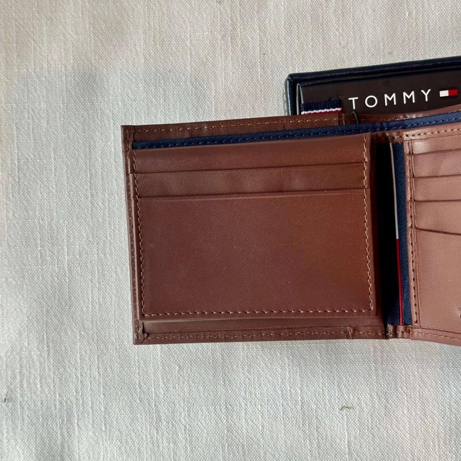 محفظة رجالية لون بني || tommy hilfiger