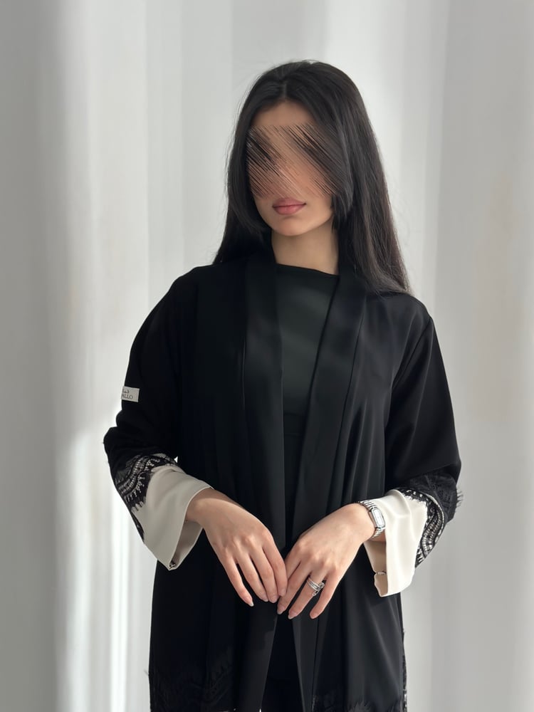 عباية C76 كريب رموش مع تدخيل دانتيل - نص كلوش