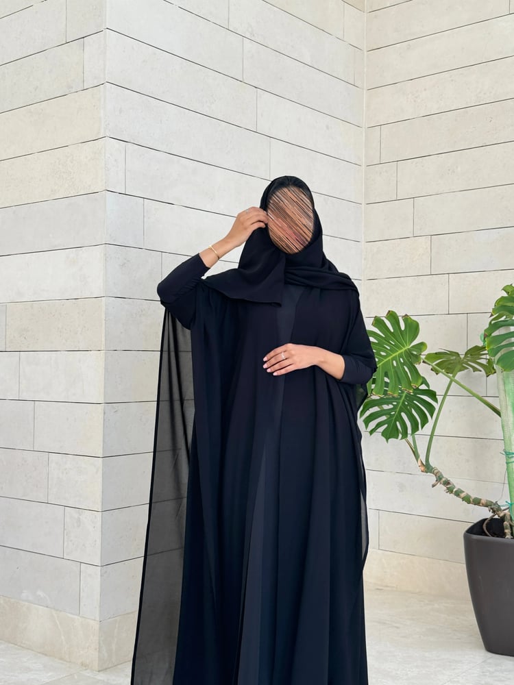 عباية C46 كريب ملكي مع تدخيل شيفون مع كم ستريتش نص كلوش