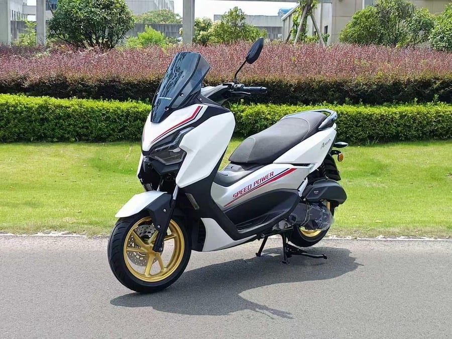 دباب عجيب a-max 150 cc  استيراد السرعه و القوة لون ابيض موديل 2026