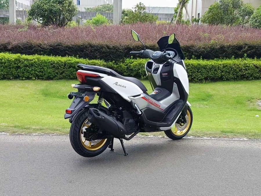 دباب عجيب a-max 150 cc  استيراد السرعه و القوة لون ابيض موديل 2026