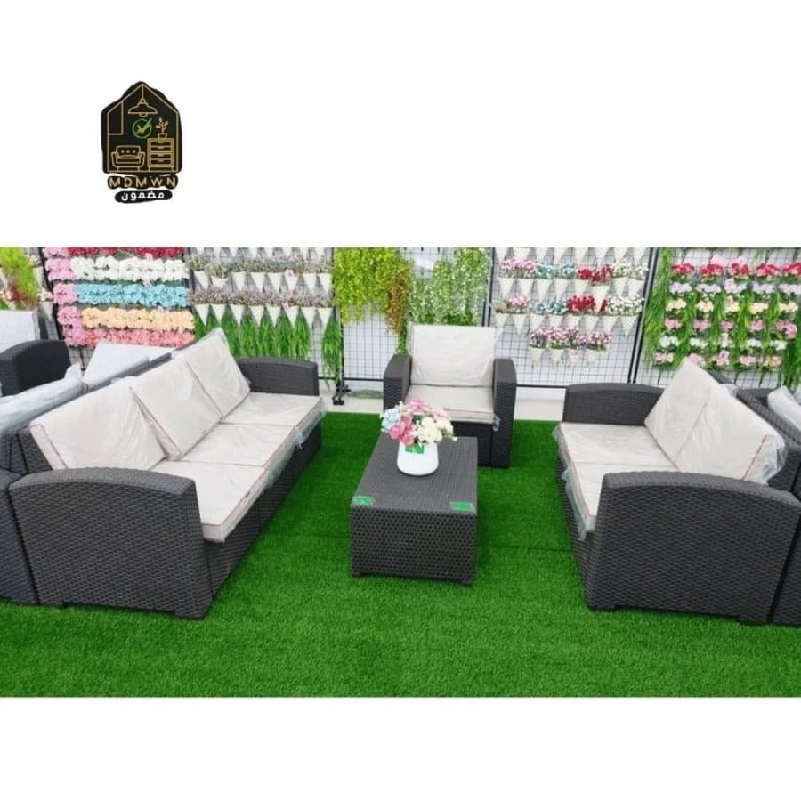 Romantic garden seating for 4 people