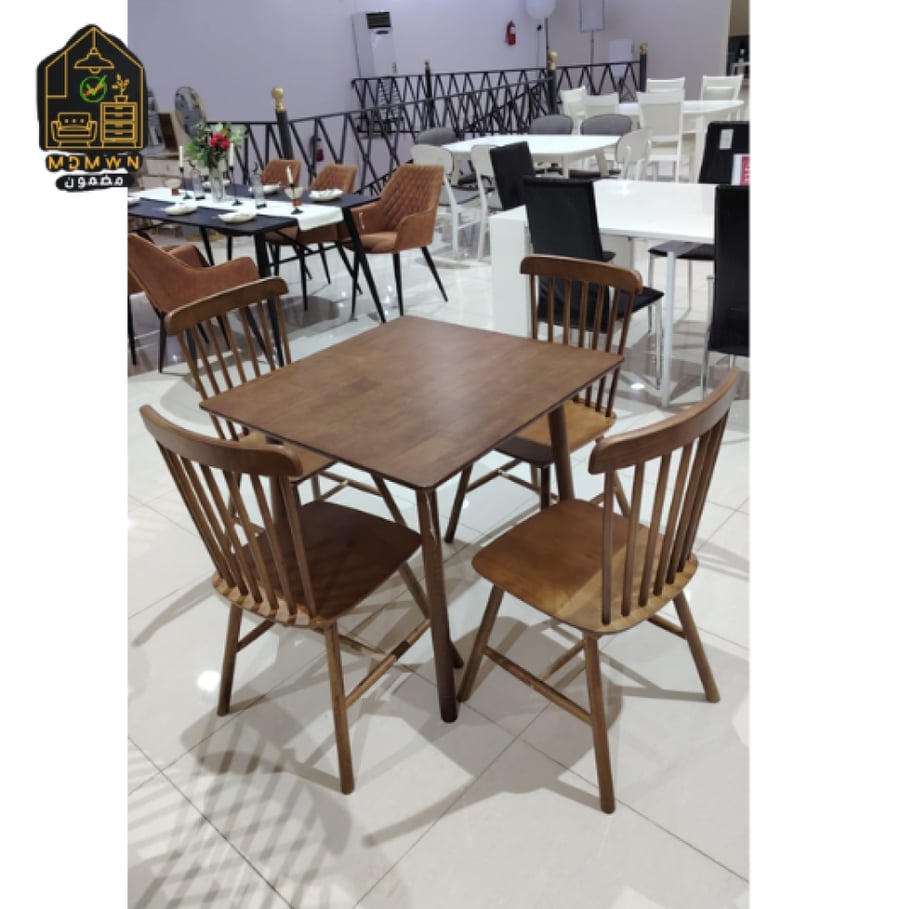 طاولة طعام مع 4 كراسي