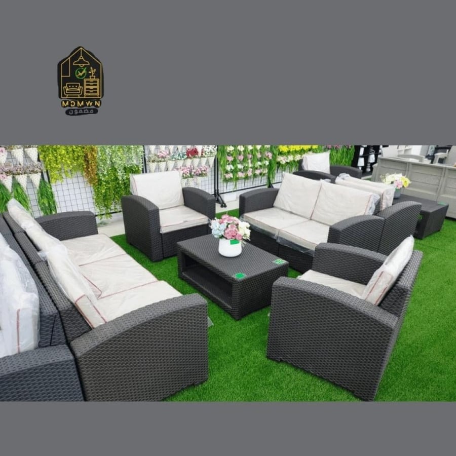 Romantic garden seating for 4 people
