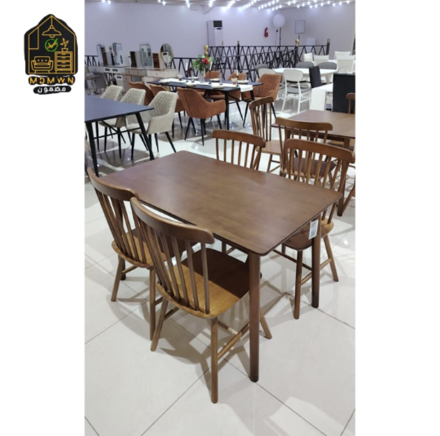 طاولة طعام مع 4 كراسي