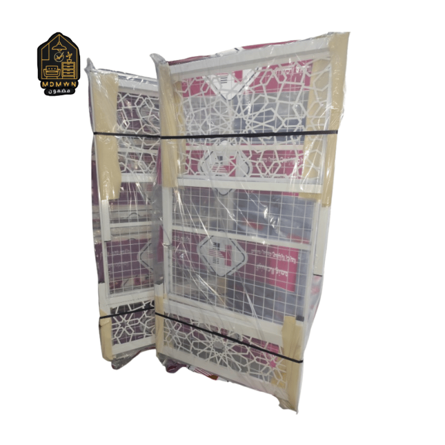 The iron "flower pattern" bed - a touch of luxury and authenticity