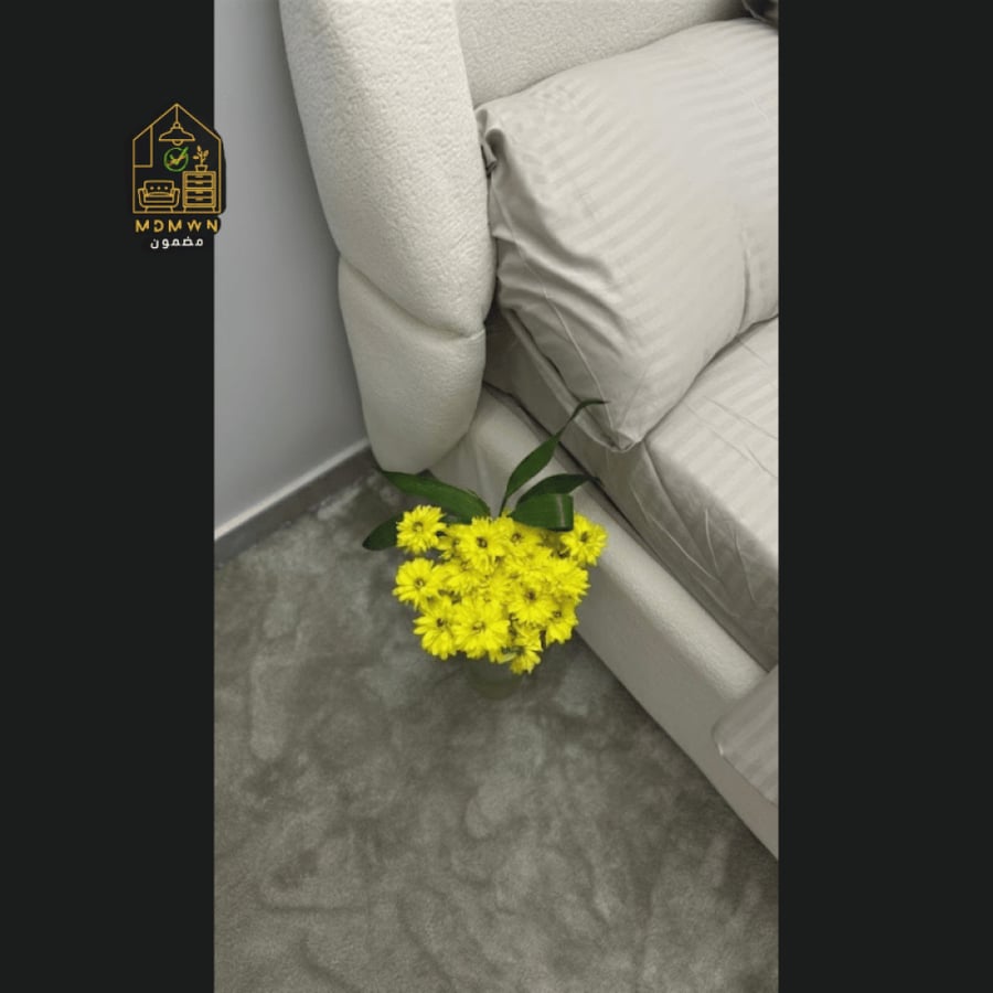 سرير فاخر بظهر أنيق