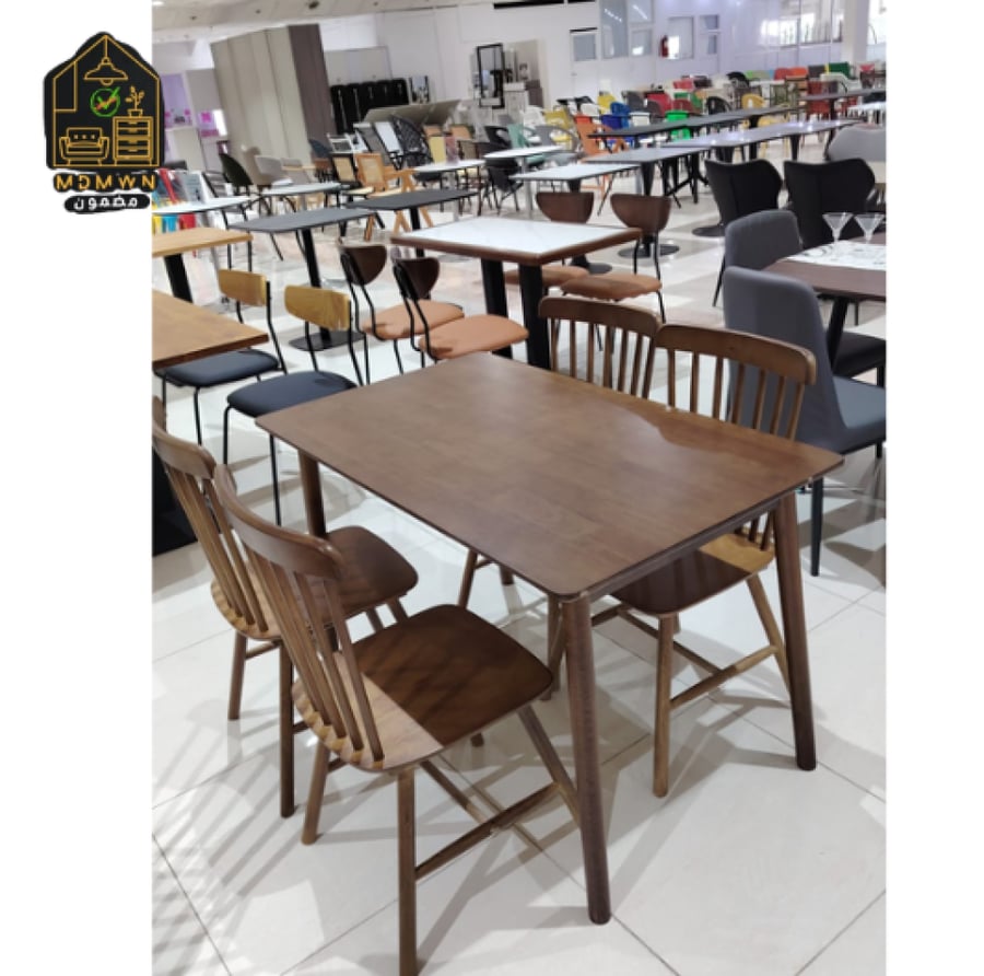 طاولة طعام مع 4 كراسي