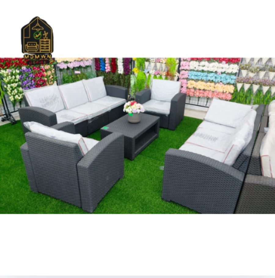 Romantic garden seating for 4 people