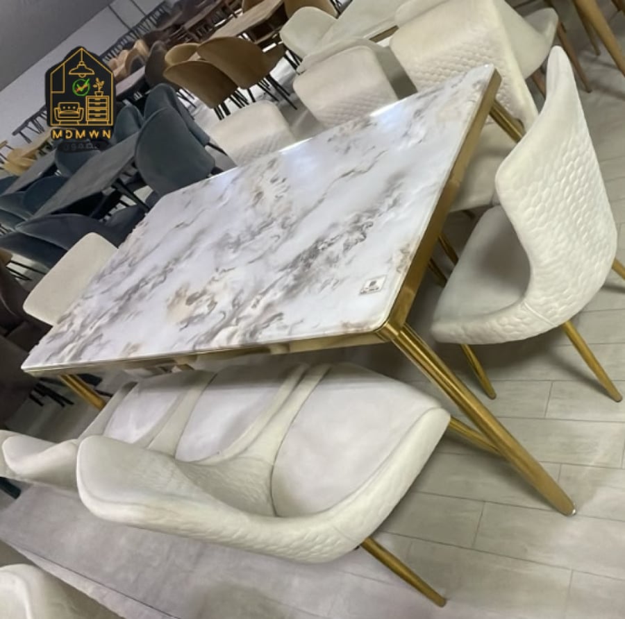 طقم طاولة طعام رخامية مع كراسي مخملية – أرجل ذهبية مودرن