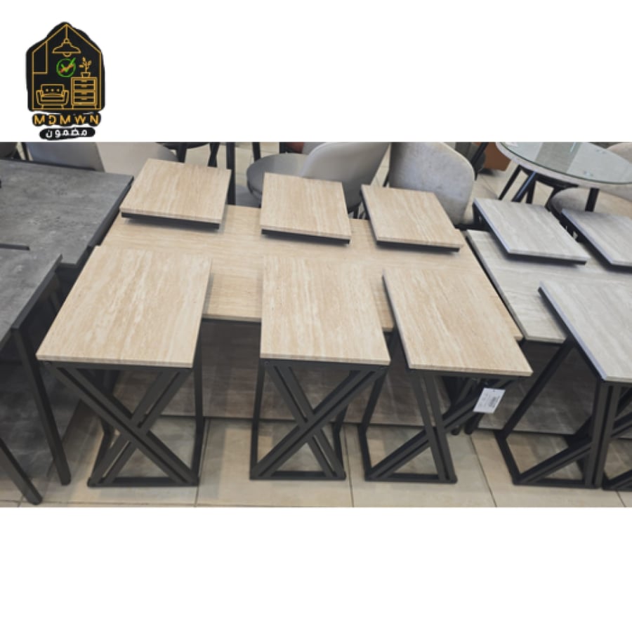 طقم من طاولات الخدمة المستطيلة باللون البيج الدافئ