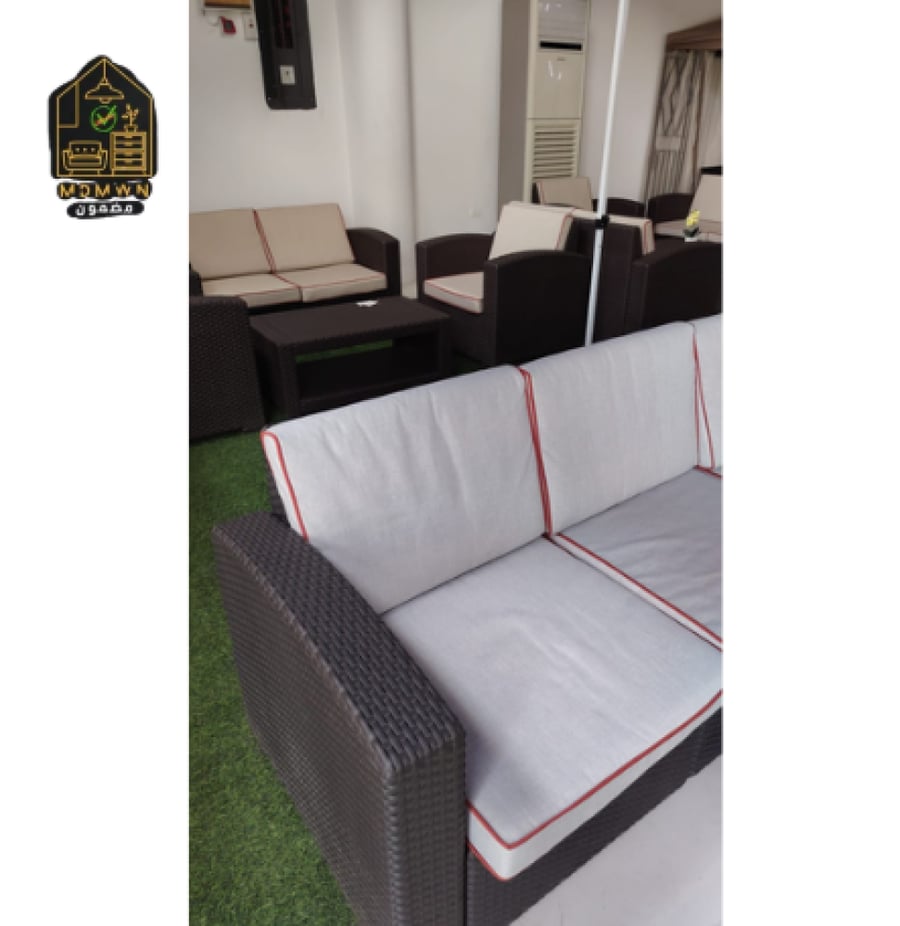 Romantic garden seating for 4 people