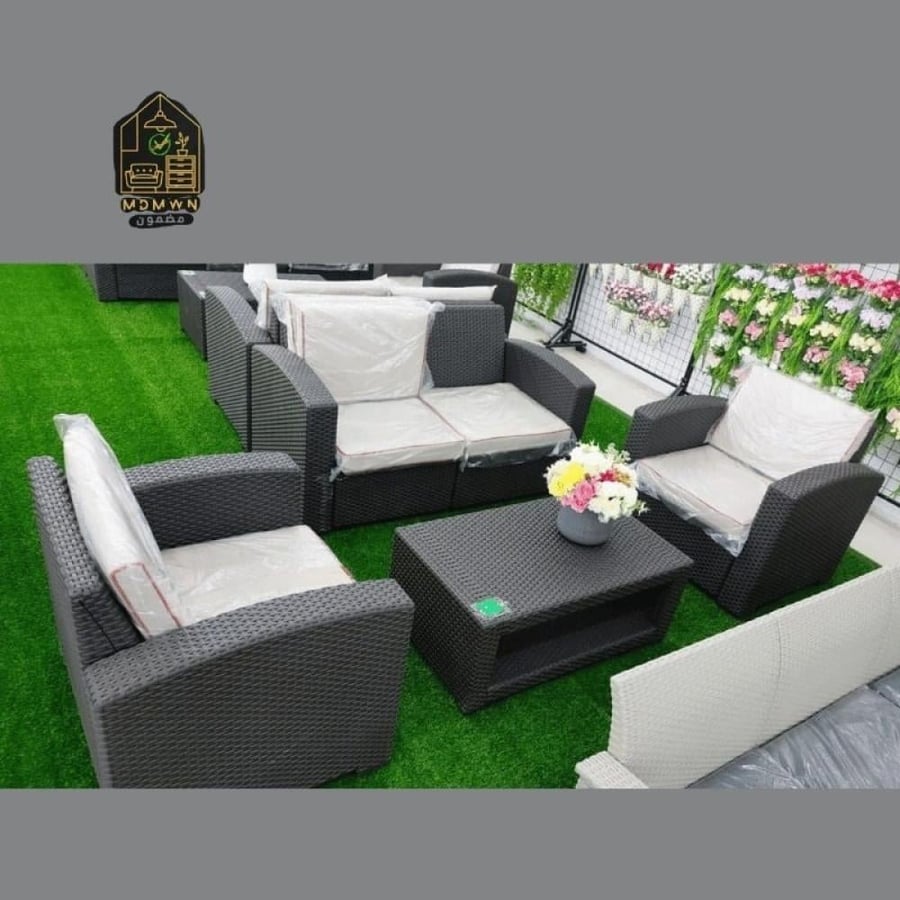 Romantic garden seating for 4 people