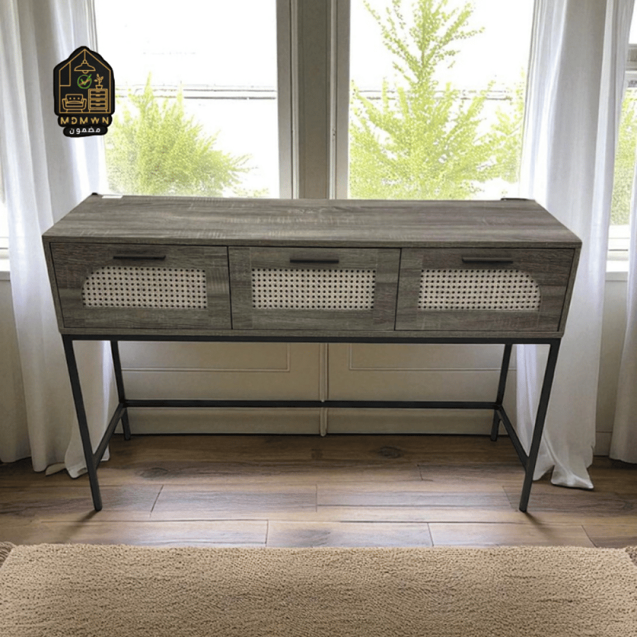 "Grid Elegance" console – classic design with a modern twist