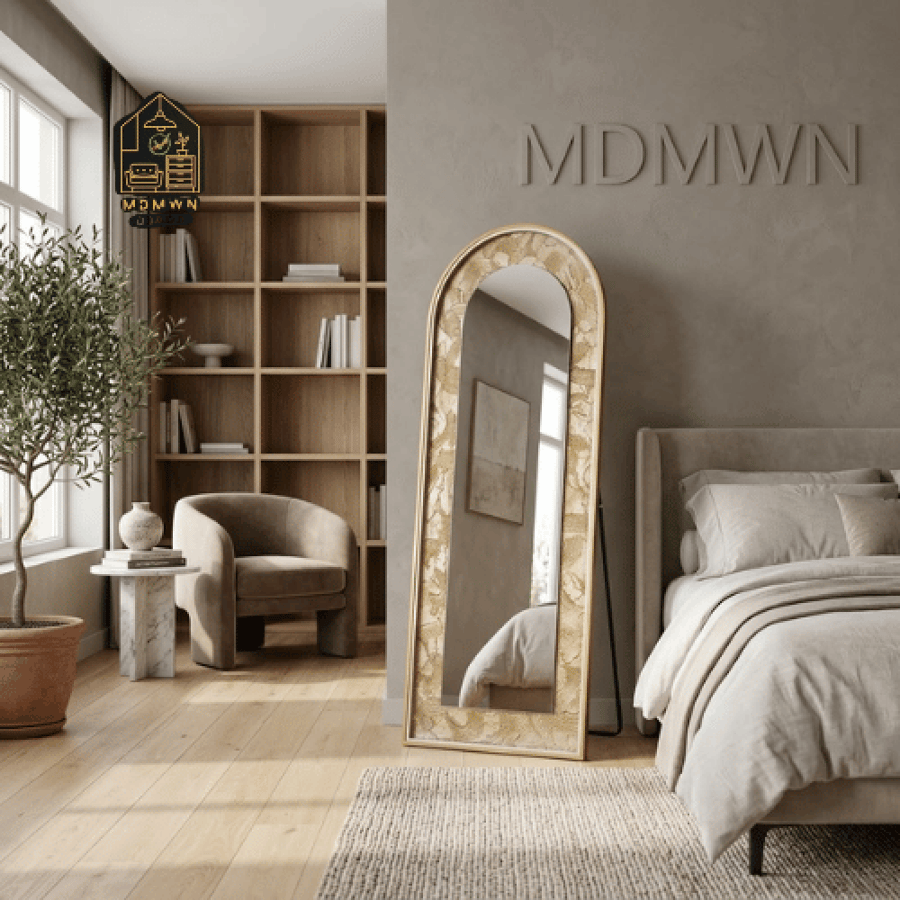 مرآة أرضية بتصميم قوس وإطار ذهبي بنقوش بارزة