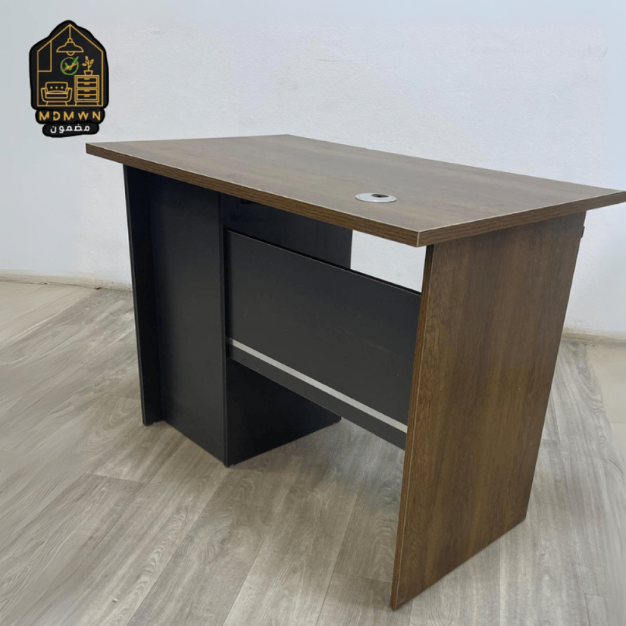 مكتب عمل خشبي أنيق بتصميم عصري