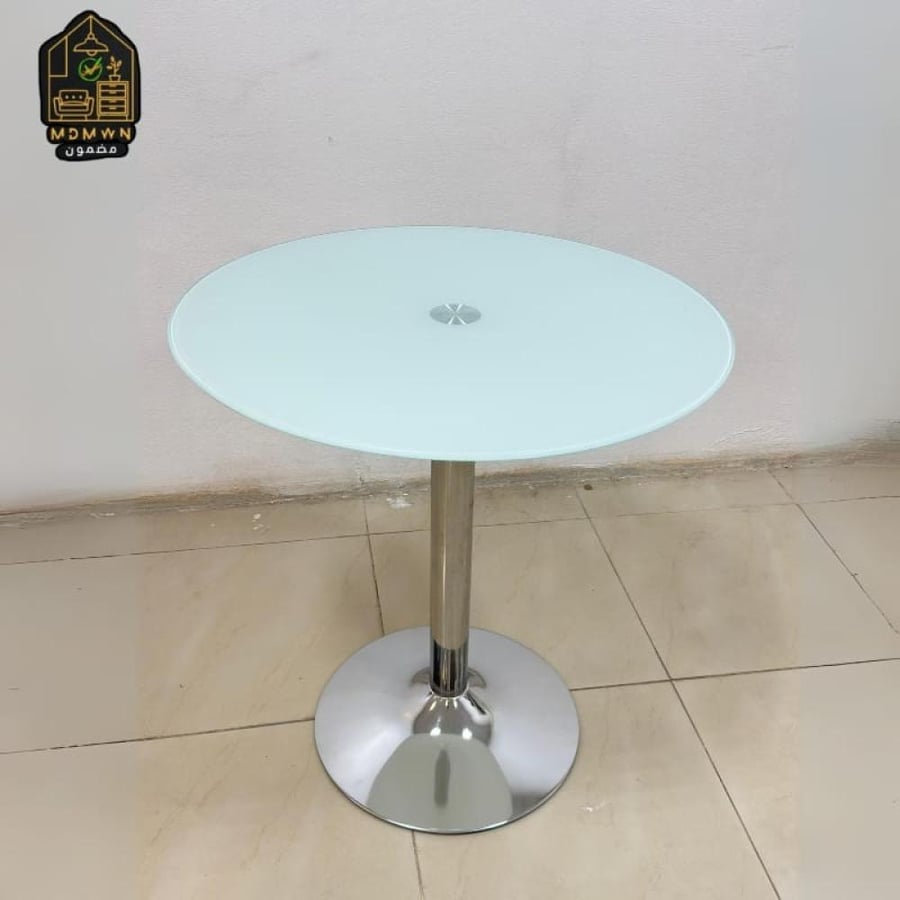 طاولة دائرية بسطح لامع