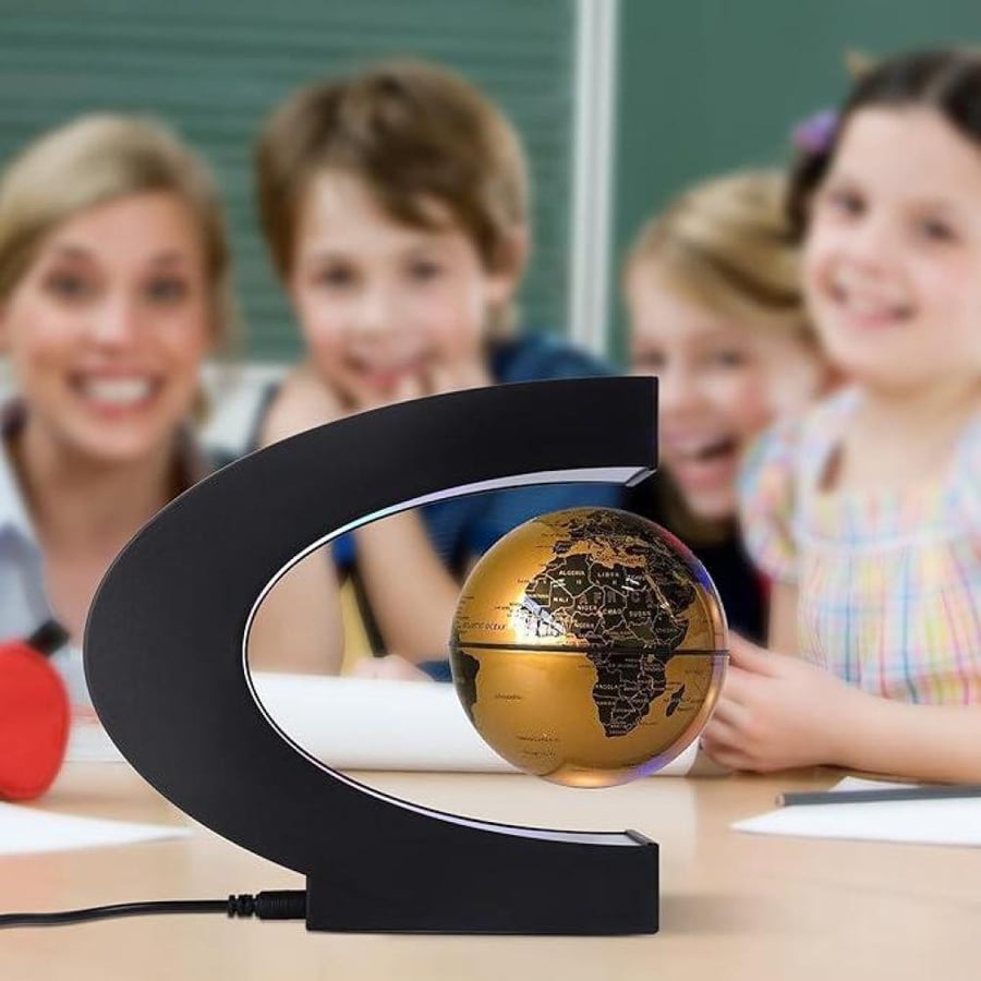 كرة ارضية عائمة شكل قوس