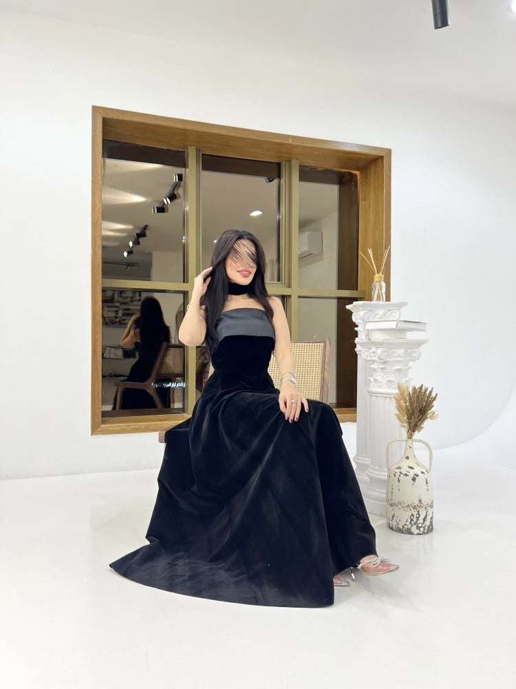 فستان اسود مخمل