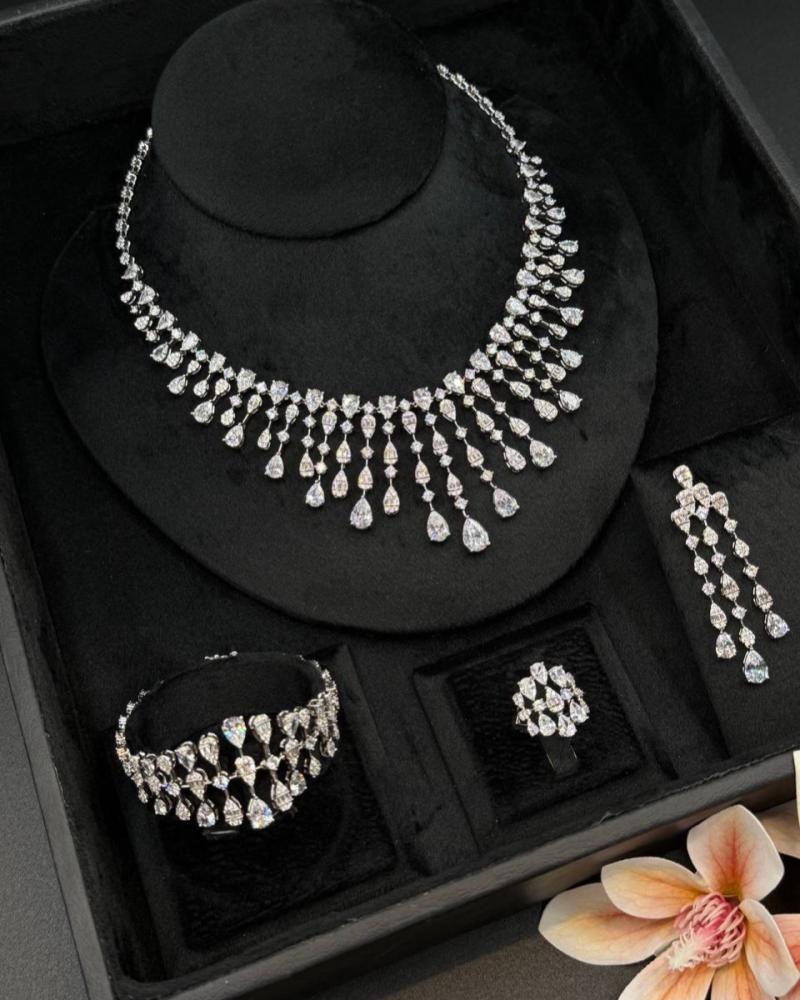 Diamond set