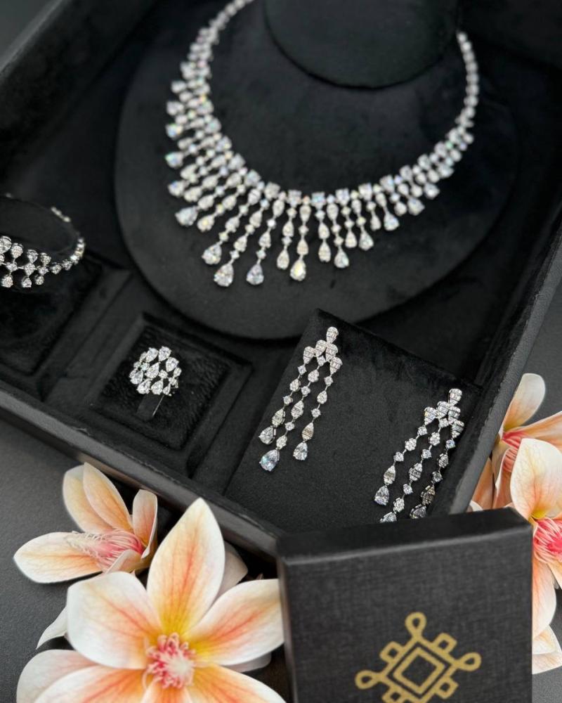 Diamond set