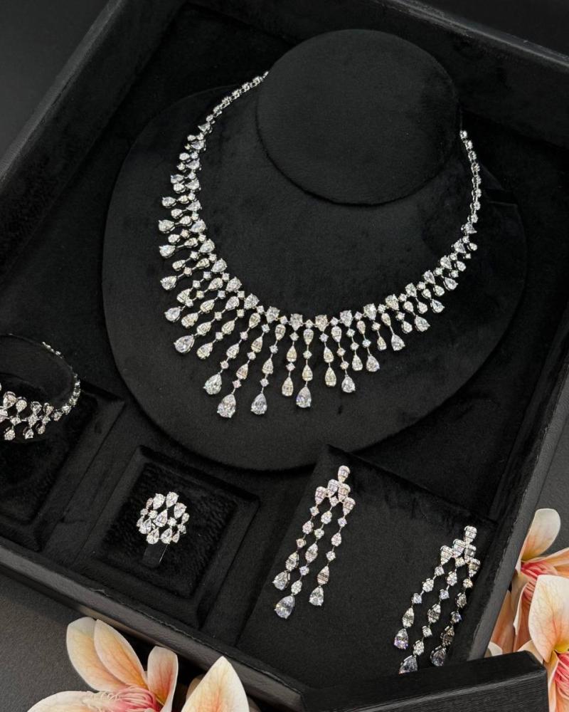 Diamond set