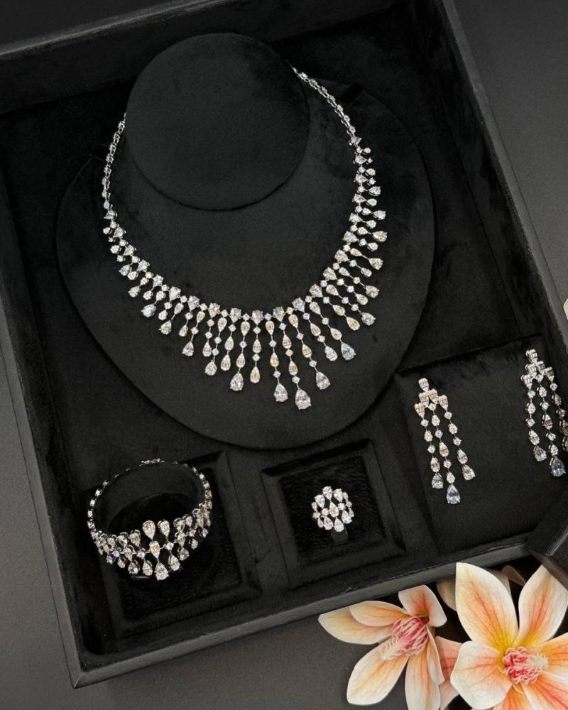 Diamond set