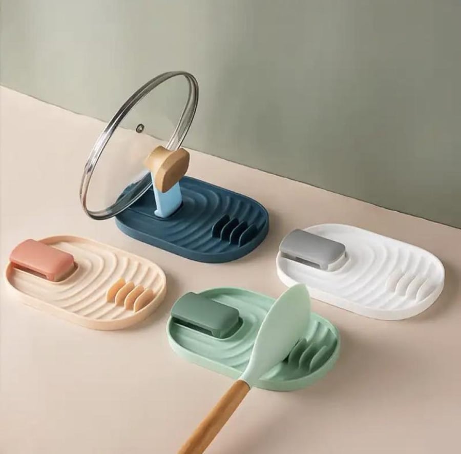 A stand for fixing the lid and the spoon
