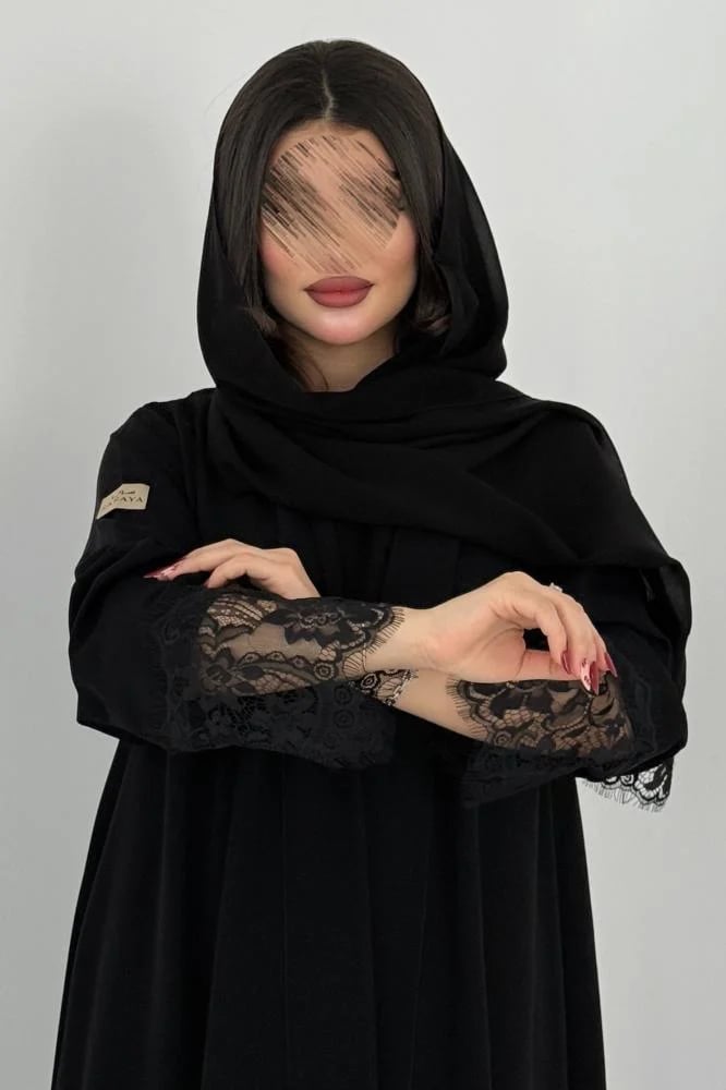 عباية الدانتيل الأسود