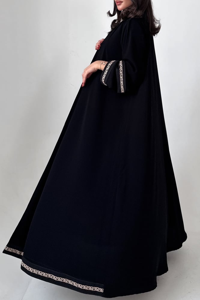 Abaya crepe with embroidered edges