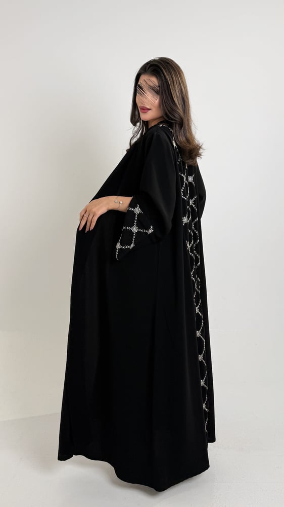 عباية تطريز كريب ملكي أكمام مفتوحة