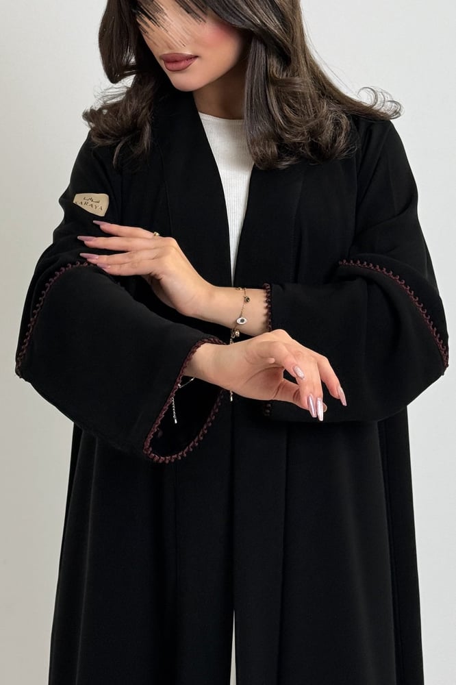 كريب أسود مع دانيل مشجر ثلاثي الأبعاد