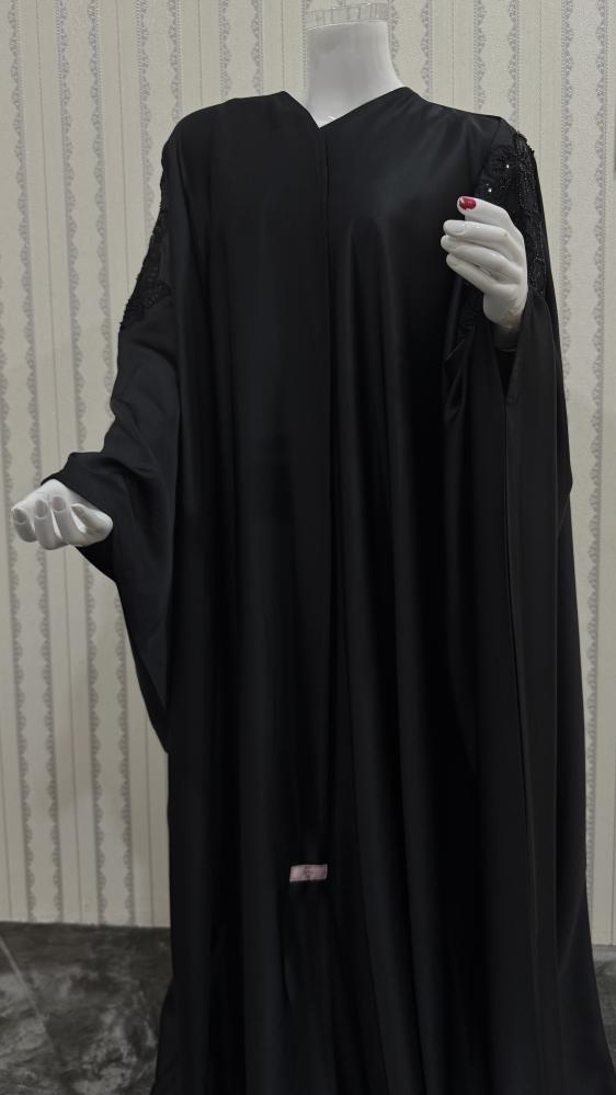 عباية(رقم ٣٥)بشت بقصت فراشة بقماش تفته حرير لمعة وسط
