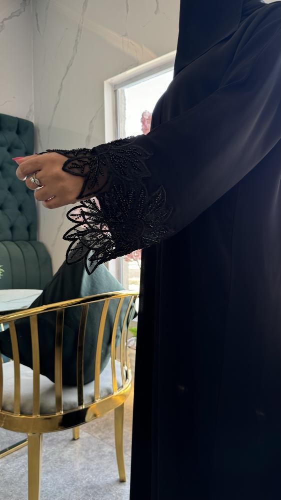 عباية(رقم ٢٩) أنيقة ب اكمام دانتيل