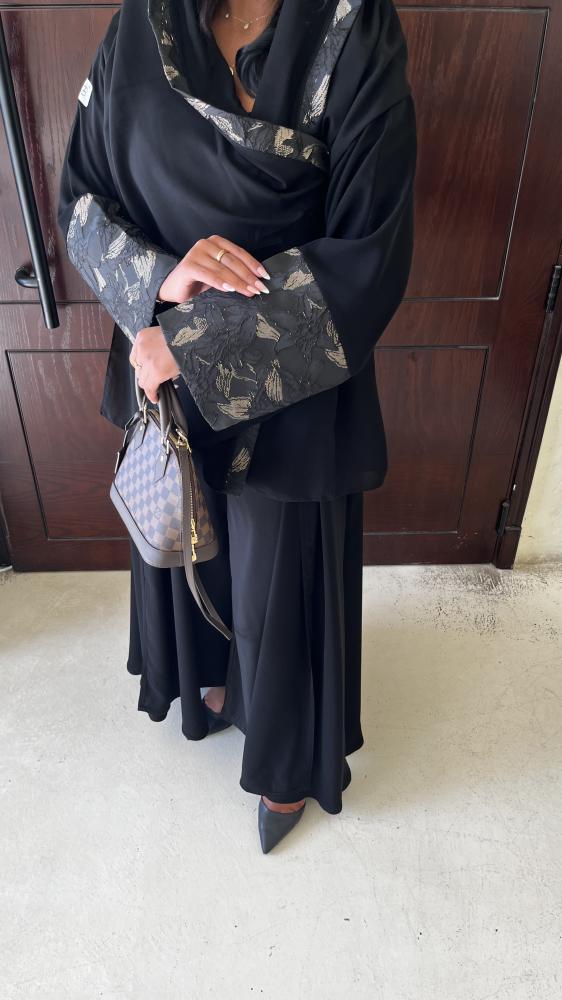Florence abaya with a semi-wide cut
