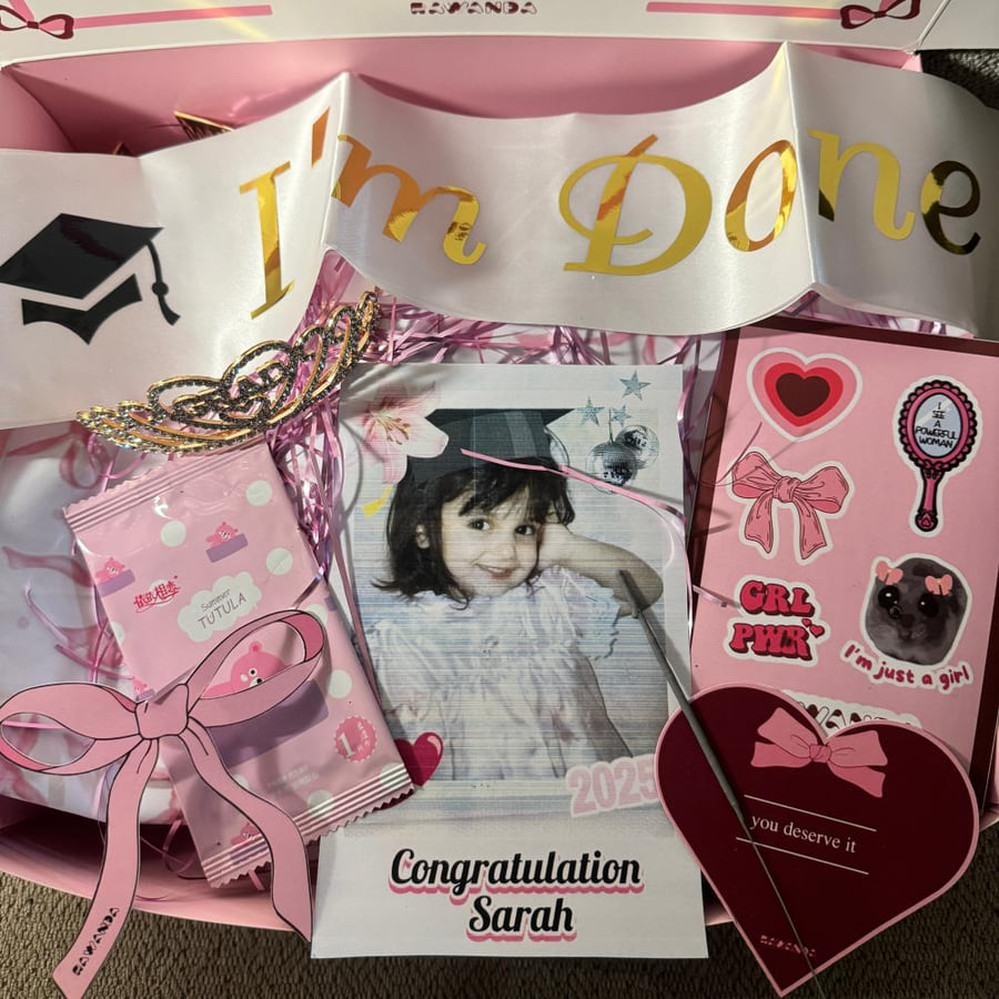 Adding decoration for graduation white (a bag must be added)