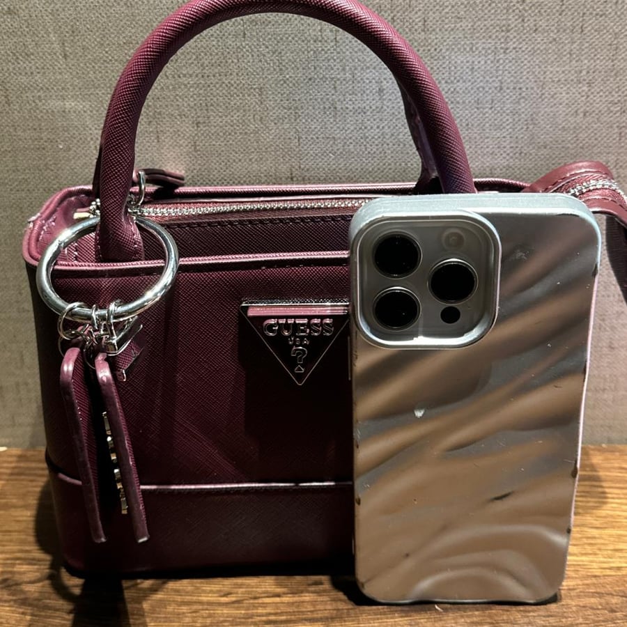 جس عنابي guess