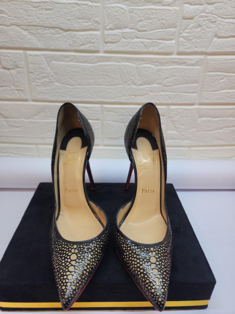 Irezza high heel shoe made of shiny leather in black from Christian Louboutin used size 37