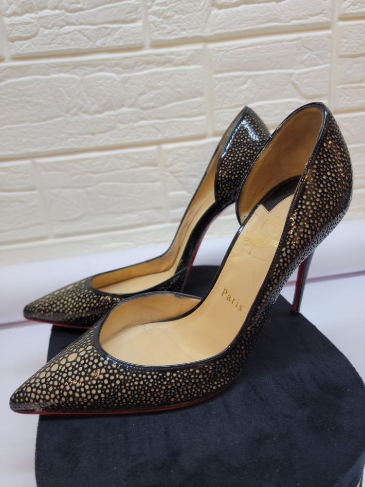 Irezza high heel shoe made of shiny leather in black from Christian Louboutin used size 37