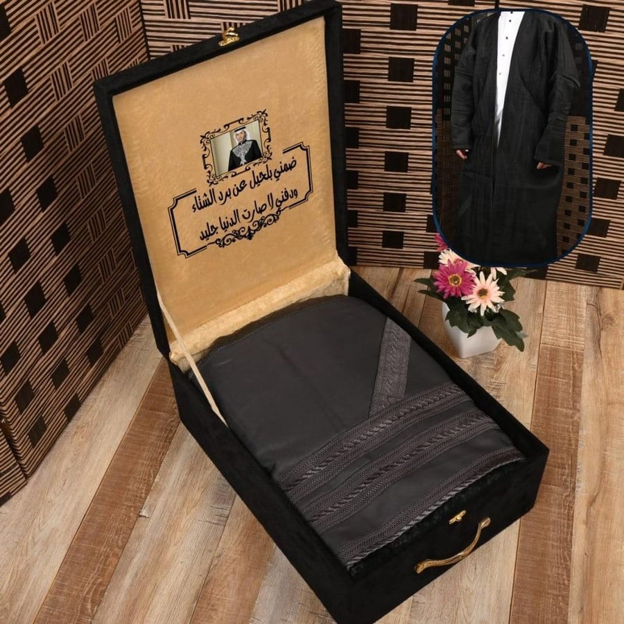 فروه رجالي فاخره بتغليف مميز  تصميم عباره على الطلب