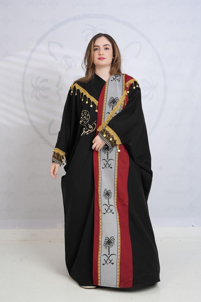بشت اسود نسائي متزين بقماش السدو الاحمر