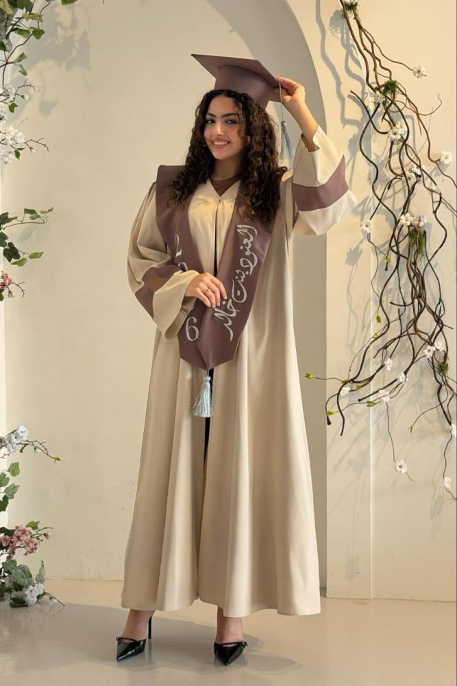 طقم عباية تخرج باللون( كريمي X بني)