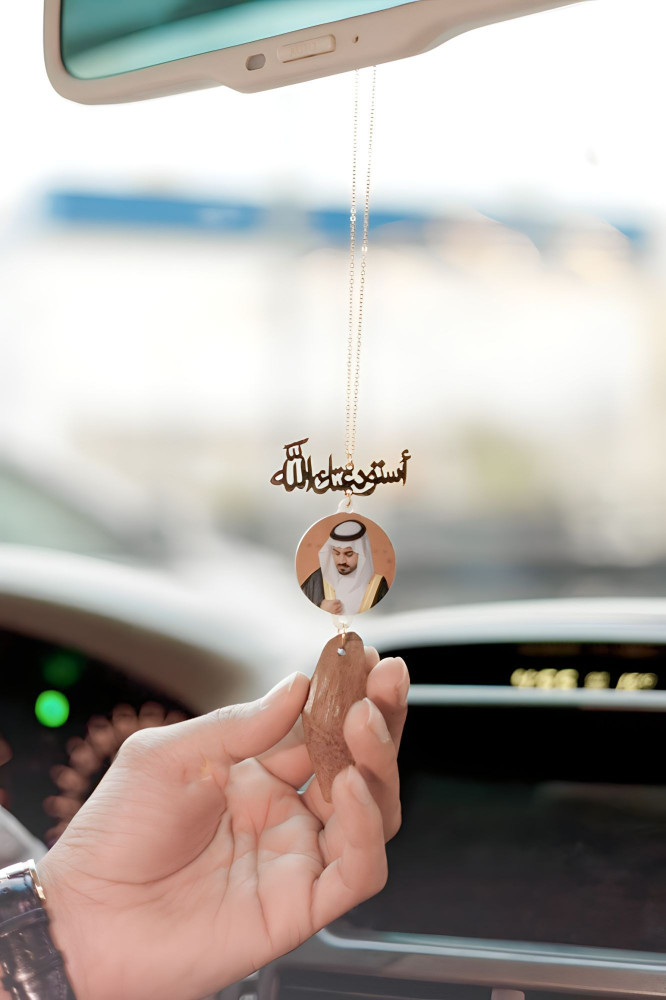 تعليقة سيارة بصورة مع كسرة العود