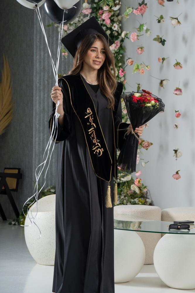 طقم عباية تخرج (أسود X مخمل)