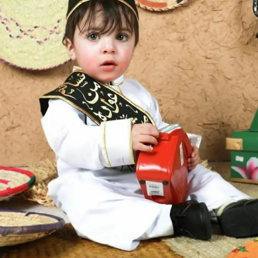 ثوب اطفال مع وشاح